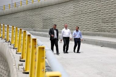 نوسازی چمن‌های مصنوعی در ۱۳ محله و ۳ مجموعه ورزشی منطقه ۵