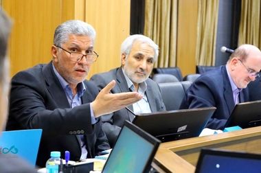 بازدید مقامات اقتصادی از غرفه بانک دی در نمایشگاه Kish Invex 2025