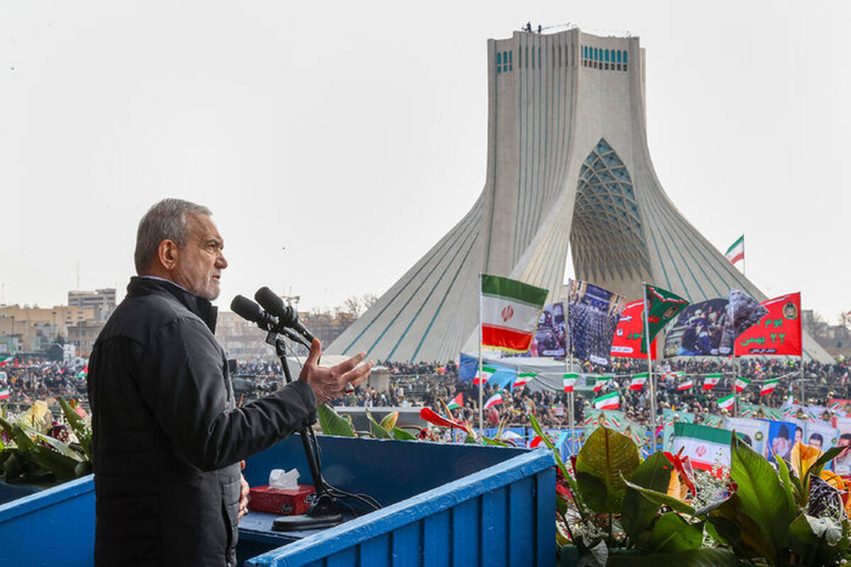 رئیس‌جمهور: در مسیری که رهبر انقلاب تعیین کردند با قدرت گام برمی داریم