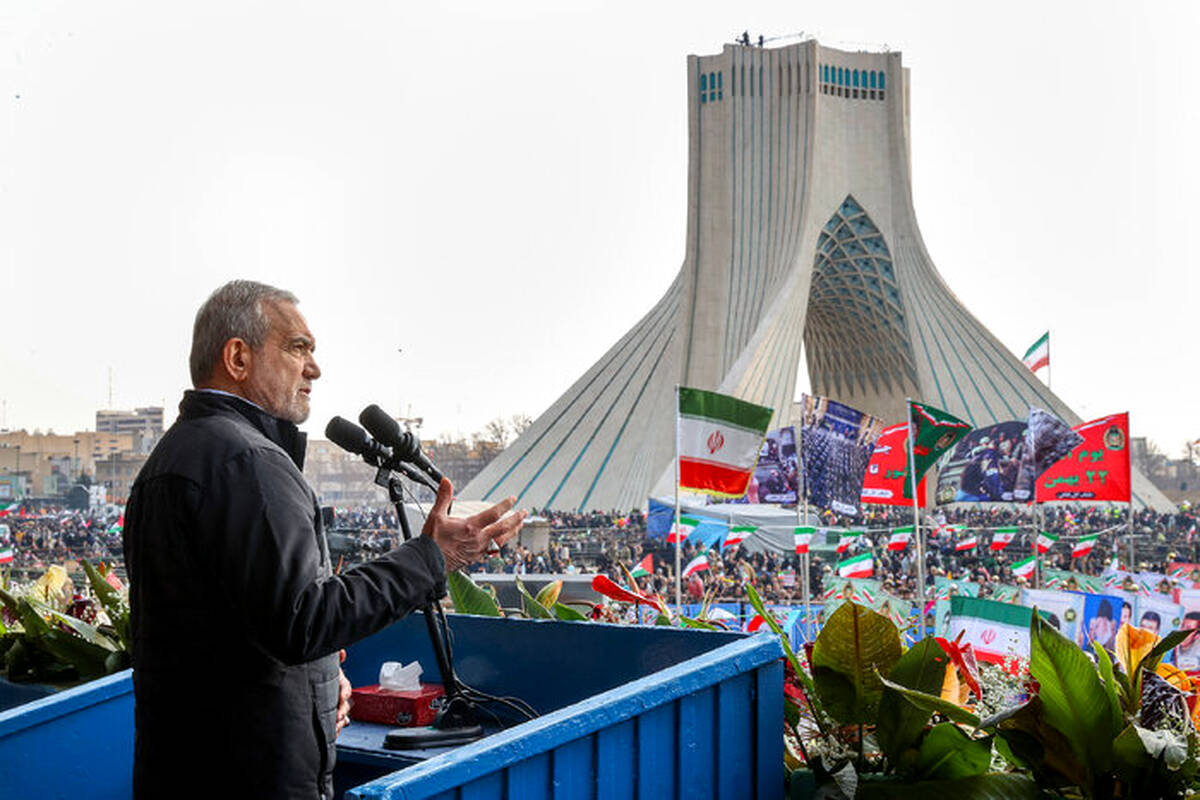 رئیس‌جمهور: در مسیری که رهبر انقلاب تعیین کردند با قدرت گام برمی داریم