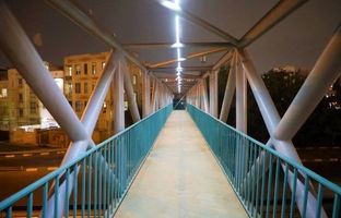 16 پل عابر پیاده در منطقه 19 با تکمیل روشنایی ایمن تر شدند