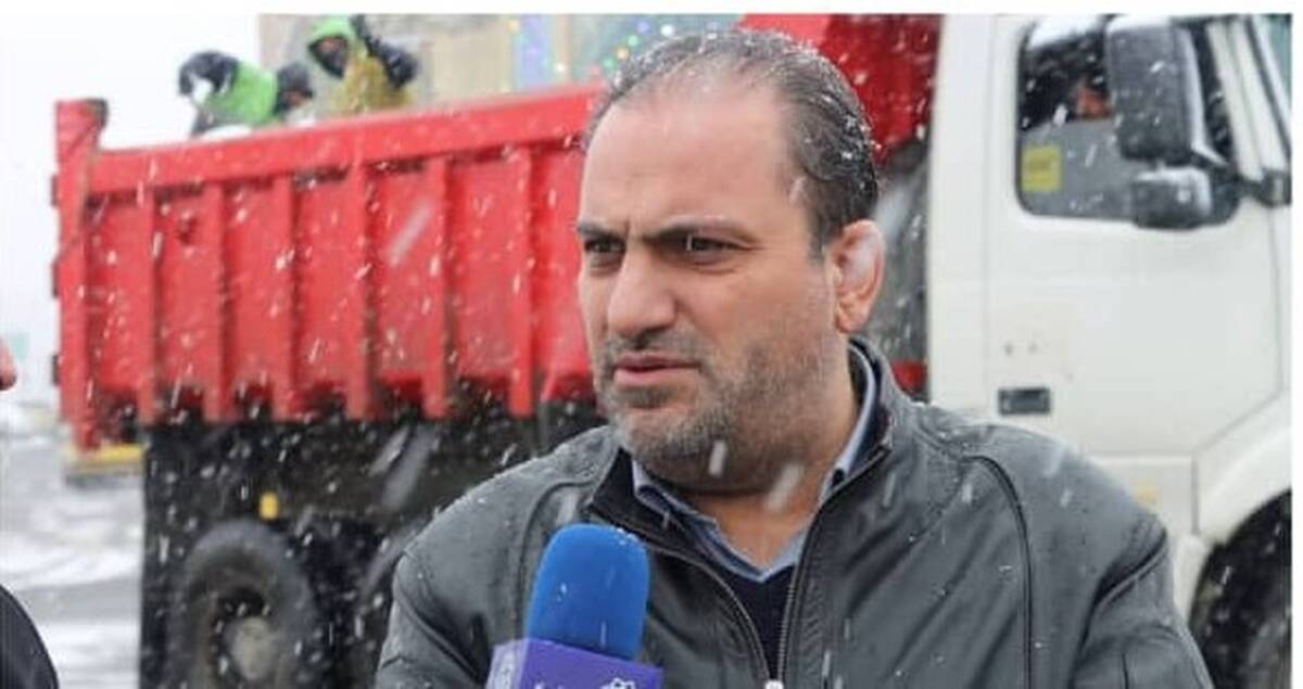 عملیات برف روبی با آماده باش شبانه روزی نیروهای برف روب  منطقه ۴ در حال اجرا است