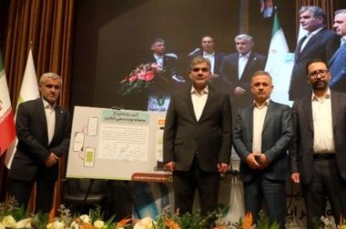 تجلیل گروه صنعتی تراکتورسازی ایران از مدیرعامل بانک قرض‌الحسنه مهر ایران