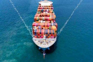 ایران به‌دنبال سه خط کشتیرانی روزانه با عمان برای توسعه تجارت