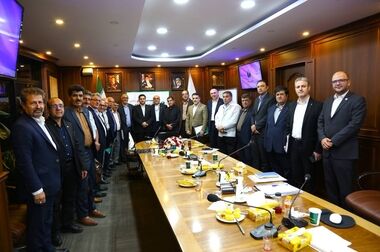 دیدار مشاور ارشد رئیس سازمان بازرسی کل کشور به همراه رئیس هیأت مدیره پست بانک ایران با مدیرعامل صندوق رفاه و تأمین آتیه کارکنان و بازدید از شعبه میرزای شیرازی بانک