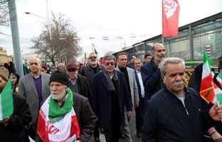 حضور پرشور خانواده بزرگ بیمه ایران در راهپیمایی ۲۲ بهمن