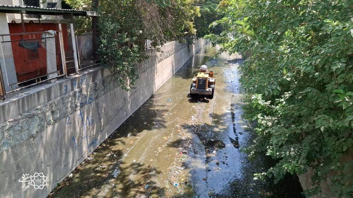  لایروبی و رسوب‌برداری بیش از ۱۴ هزار مترمکعب از کانال‌ها، حوضچه‌ها و قنوات منطقه ۵