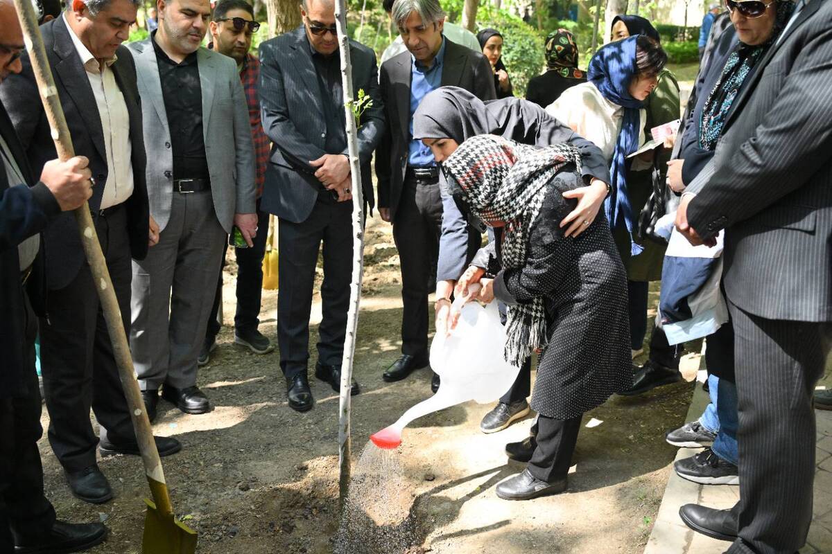 بوستان قیطریه میزبان نهال های تازه در روز تولد امام شهید بود