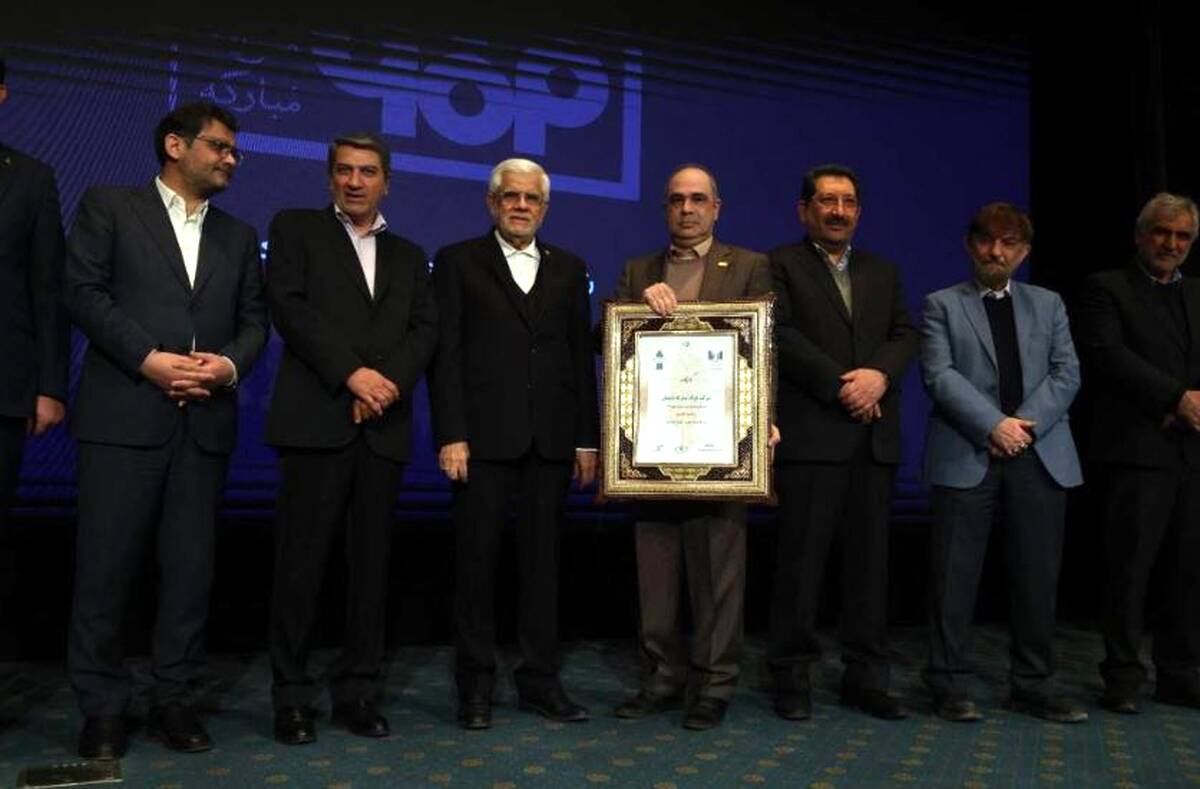 فولاد مبارکه تنها فولادساز در جمع ۱۰ شرکت برتر کشور؛ درخشش با کسب رتبه‌های اول فروش و بازده فروش در گروه فلزات آهنی و رتبه‌های سوم ارزش‌افزوده، سودآوری، اشتغال‌زایی و ارزش بازار برتر