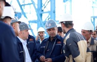 مدیرعامل شرکت فولاد سرمد ابرکوه روز صنعت و معدن را در مجتمع کارخانجات سرمد و درکنار پرسنل سپری کرد