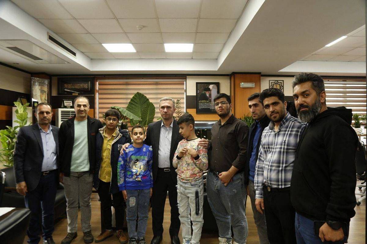 نشست صمیمی دانش آموزان روشندل با شهردار منطقه ۵