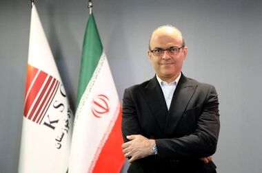 لوح تقدیر به عنوان شرکت برتر صادراتی در هفتمین نمایشگاه ایران اکسپو ۲۰۲۵ به غرفه شرکت فولاد خوزستان رسید