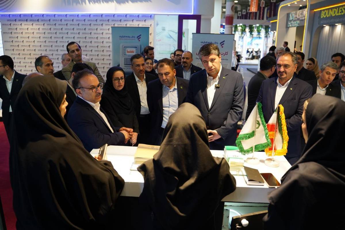 گزارش تصویری بازدید مدیرعامل بانک توسعه صادرات ایران از غرفه تامین سرمایه تمدن در ششمین نمایشگاه نفت،گاز. پتروشیمی و پالایش کیش