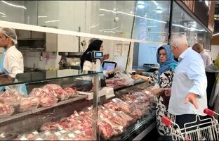 توزیع گسترده ۵۰ تن گوشت گرم گوساله تنظیم بازار در فروشگاه‌های زنجیره‌ای رفاه
