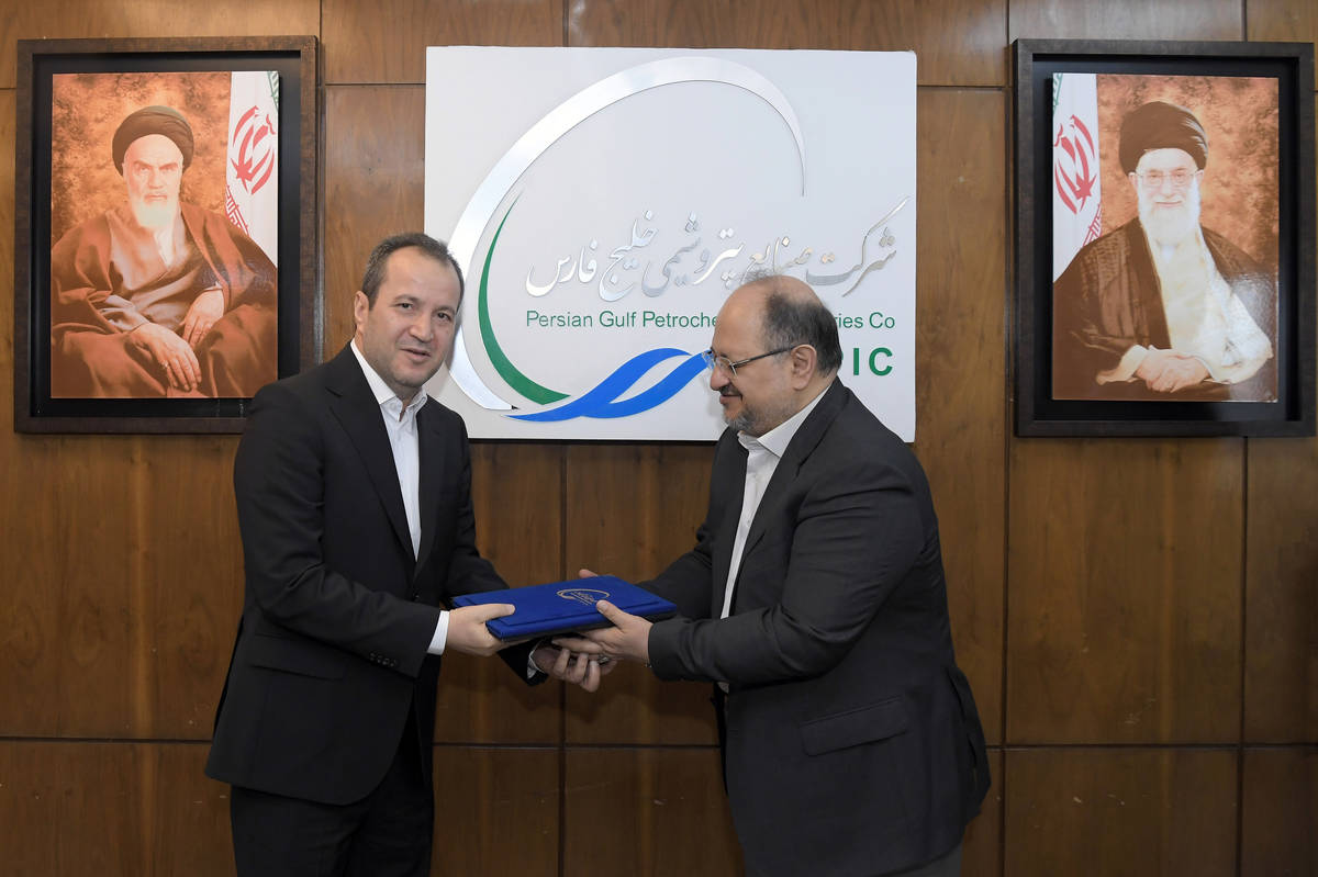 قدردانی از زحمات و تلاش‌های خوشرو در دوره تصدی ریاست هیأت مدیره هلدینگ خلیج‌فارس