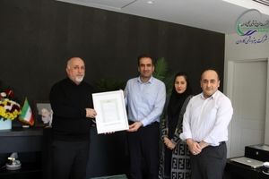 تقدیر مدیرعامل پتروشیمی کارون از نقش‌آفرینان در کسب عنوان شرکت برتر در دانش نوآورانه در پتروفن ۱۴۰۴