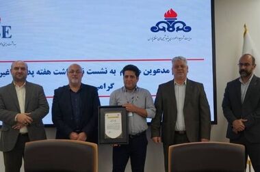 سفیر ایران از غرفه پتروشیمی زاگرس در نمایشگاه واردات چین بازدید کرد