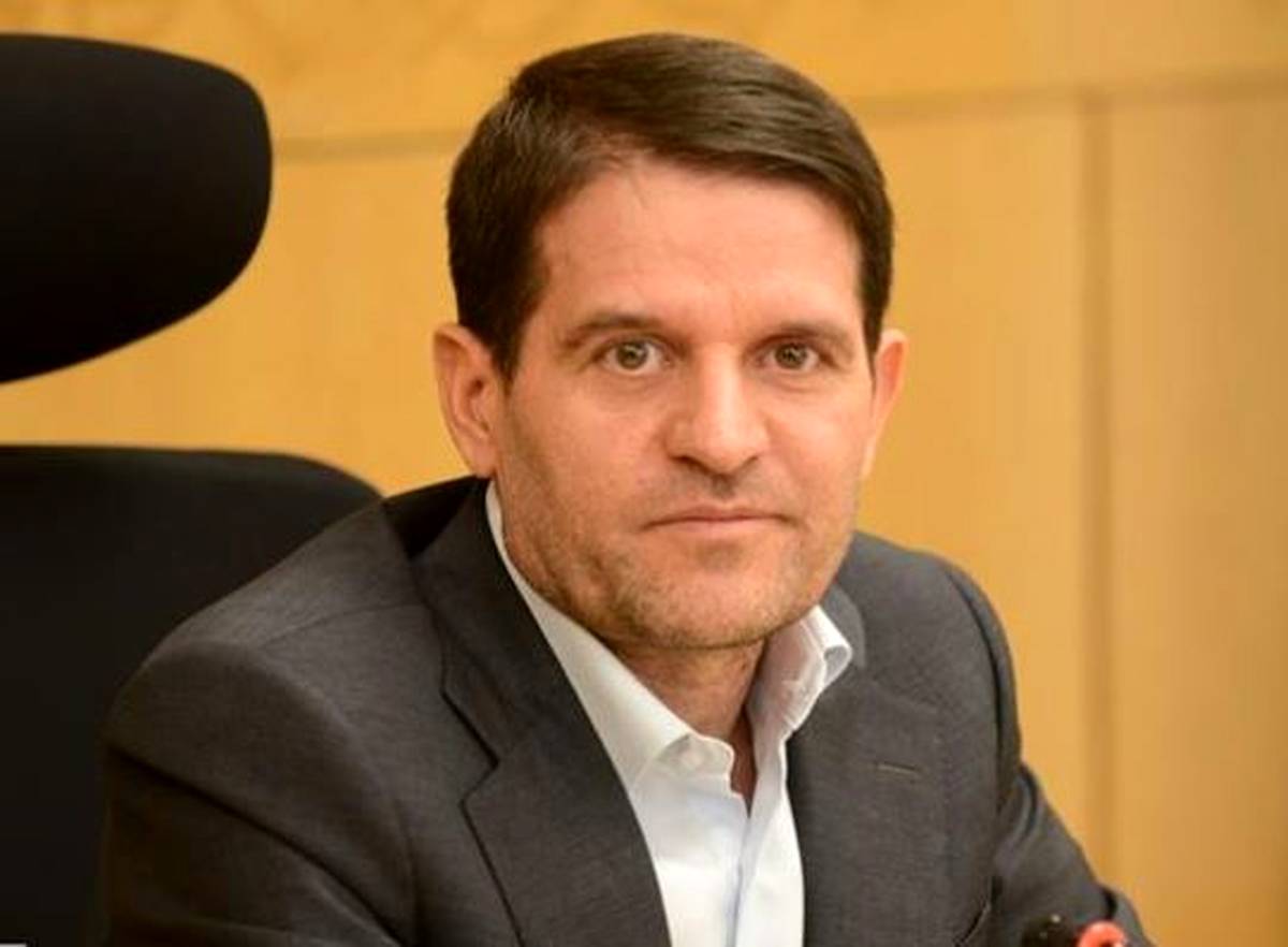 توسعه صنعت پتروشیمی بر سواحل جنوب کشور متمرکز است