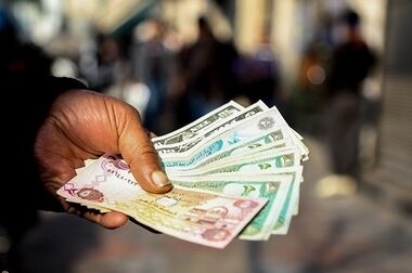 تمدید ۱۰ روزه مهلت تخصیص ارز برای متقاضیان آذرماه