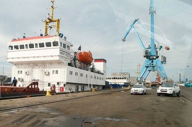  ترخیص 118 هزار تن کالای اساسی از مناطق آزاد در کمتر از دو هفته / رشد 54 درصدی سرمایه‌گذاری خارجی