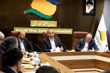 دومین جشنواره سراسری شعر و داستان دانشگاه آزاد اسلامی برگزار شد