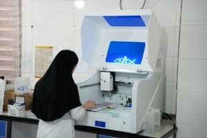اهدای تجهیزات آزمایشگاهی تشخیص هورمونی توسط شرکت صنایع پلیمر گچساران/ گامی مهم در راستای ارتقای سلامت زنان باردار و کودکان گچسارانی