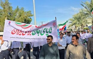 از خط تولید تا صحنه همبستگی؛ حضور پرشور کارکنان پتروشیمی پردیس در راهپیمایی ۲۲ بهمن عسلویه