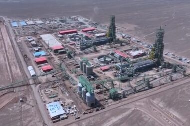 تقدیر از سالار آقاپور، بازیکن تیم فوتسال باشگاه فرهنگی و ورزشی گهرزمین، به عنوان بهترین بازیکن فوتسال آسیا