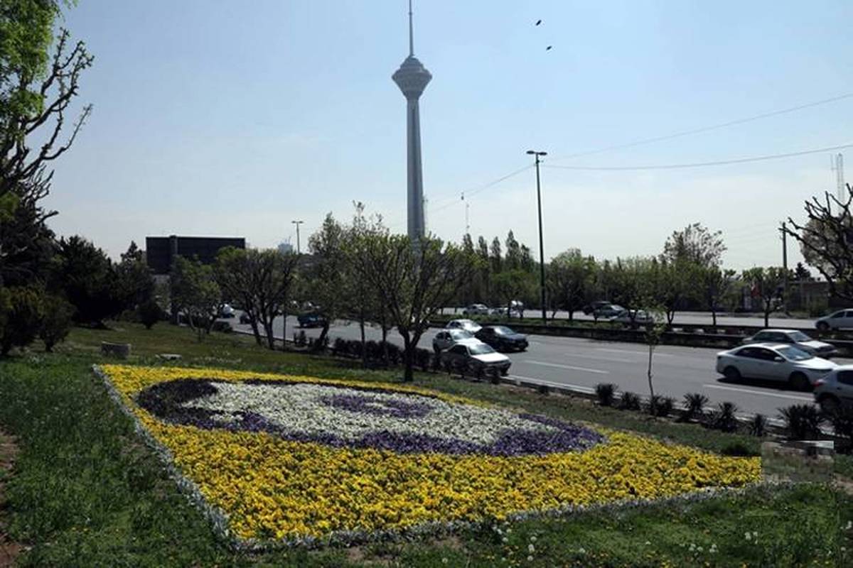 بزرگراه‌های منطقه ۲ به فرش گل مزین شد