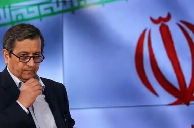 فاصله قیمت دلار نیمایی با بازار را کم می‌کنیم