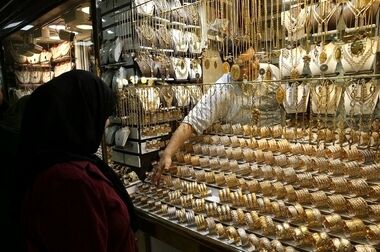 آغاز ریزش‌قیمت‌ها در بازار طلا/ قیمت سکه ۲ میلیون تومان کاهش یافت