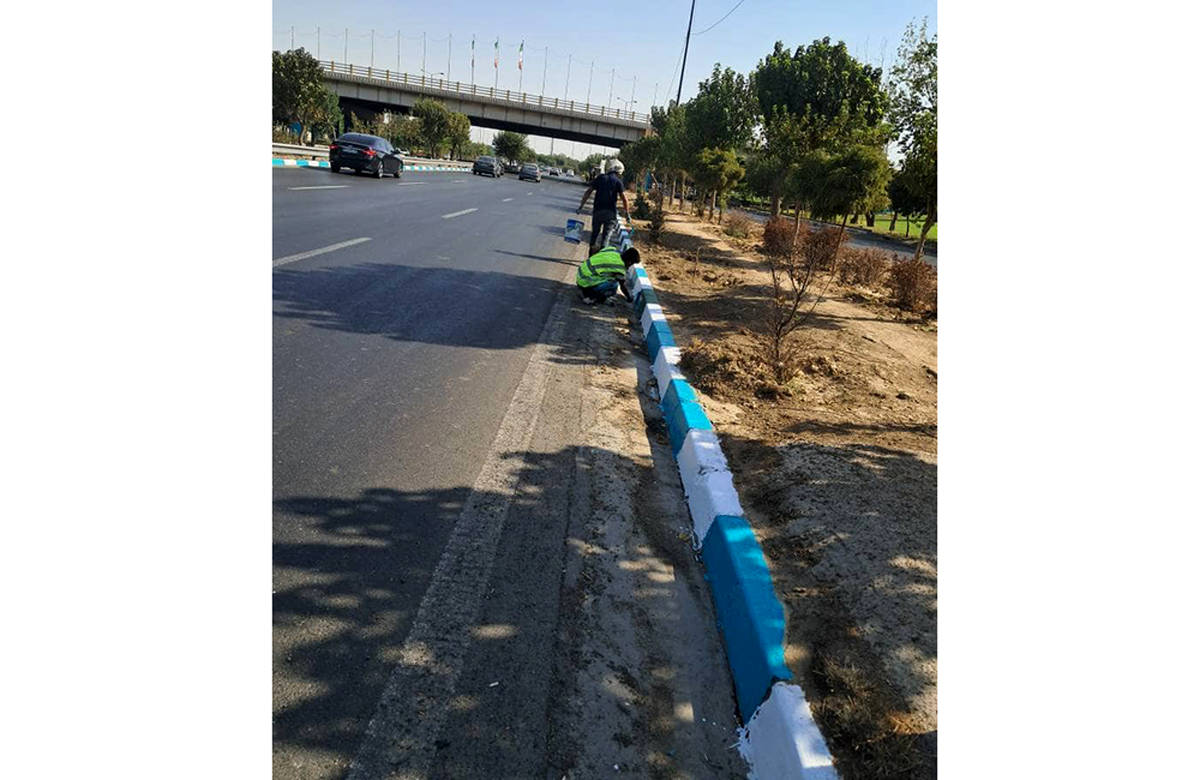 رنگ‌آمیزی ۱۰ هزار متر از جداول بزرگراه شهید کاظمی در منطقه ۱۹