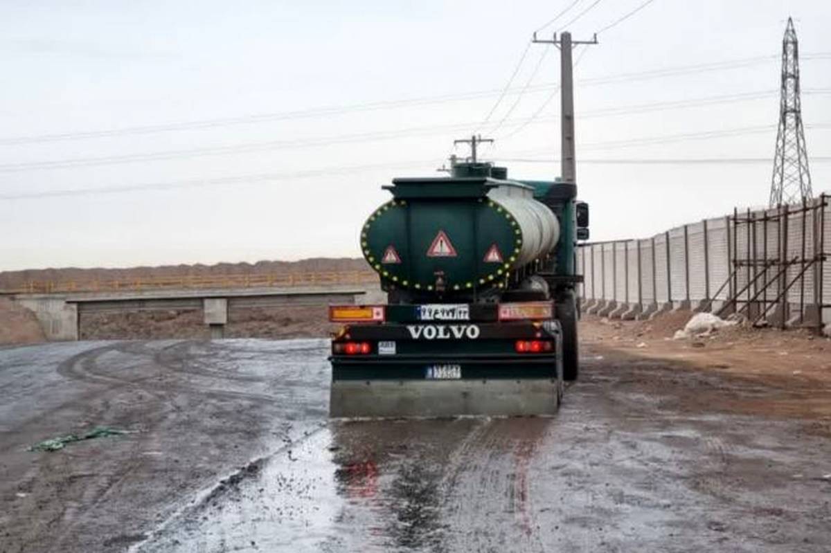 پاشش محلول تثبیت‌کننده خاک برای کنترل گرد و غبار در شرکت آهن و فولاد ارفع