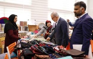 تجلیل دکتر خورسندیان از زنان سرپرست خانوار در سالروز ولادت حضرت زهرا (س) / اختصاص بخشی از منابع قرض‌الحسنه بانک مسکن به فعالیت های خیرخواهانه