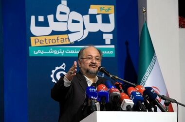 پتروفن، پلتفرم نوآوری صنعت پتروشیمی ایران/ شریعتمداری: تبدیل ایده به محصول لازمه بقای صنعت است/ برترین‌های نوآوری در صنعت پتروشیمی در سال ۱۴۰۴ معرفی شدند