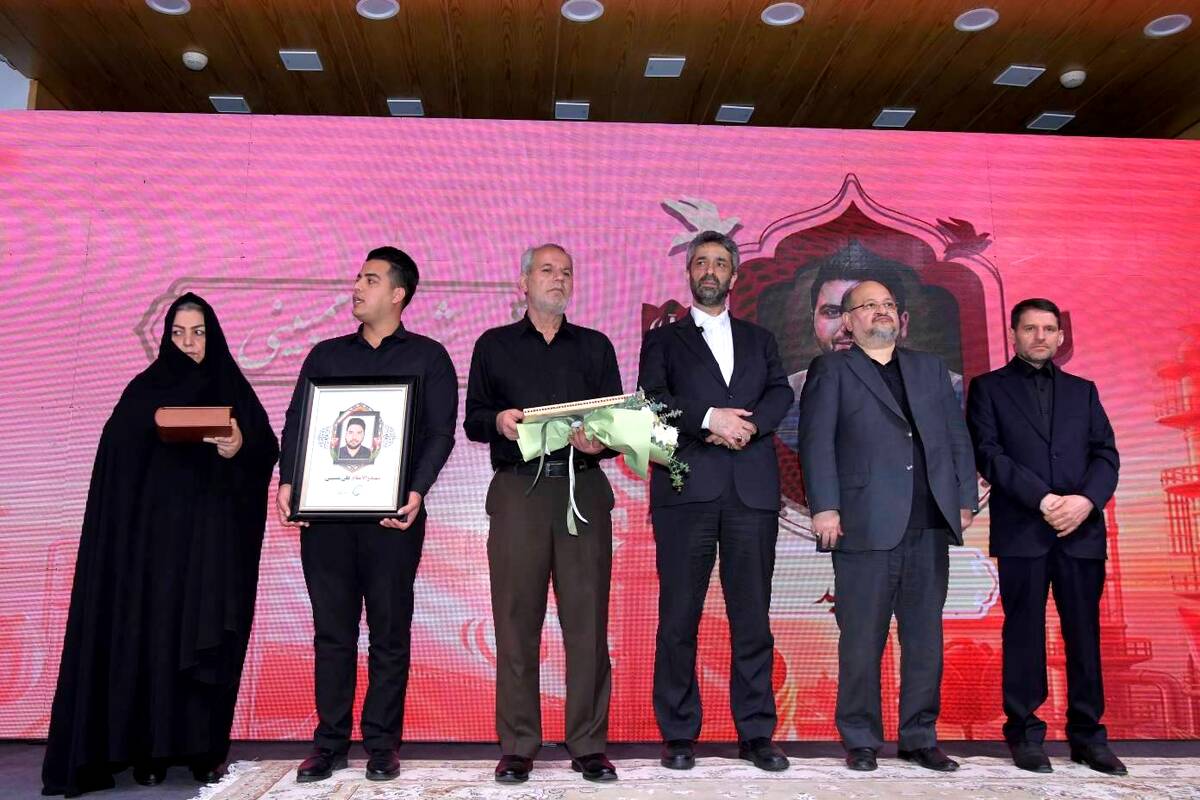 شریعتمداری: راه شهدای صنعت پتروشیمی باقدرت ادامه دارد/ عباس‌زاده: شهدای صنعت پتروشیمی تا آخرین لحظات عمر، استوار و متعهد در کنار صنعت و مردم ایستادند