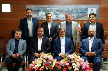 امضای تفاهم نامه همکاری میان شرکت پتروشیمی جم و شرکت سرمایه‌گذاری صنایع پتروشیمی در حاشیه نمایشگاه نفت گاز و پتروشیمی ۱۴۰۴