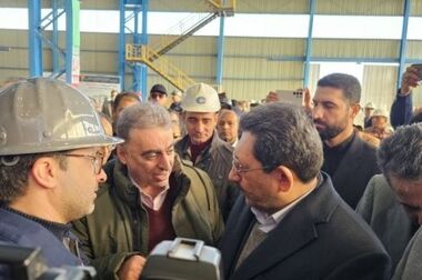  ورود ۱۱ هزار پنل‌ خورشیدی به کارگاه نیروگاه پویای کرمانشاه / هلدینگ «ومعادن» در مسیر توسعه انرژی پاک