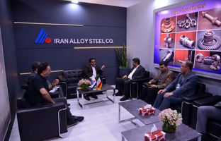 مهندس محمد کمال‌زاده، مدیرعامل شرکت فولاد آلیاژی ایران در غرفه این شرکت حضور یافت