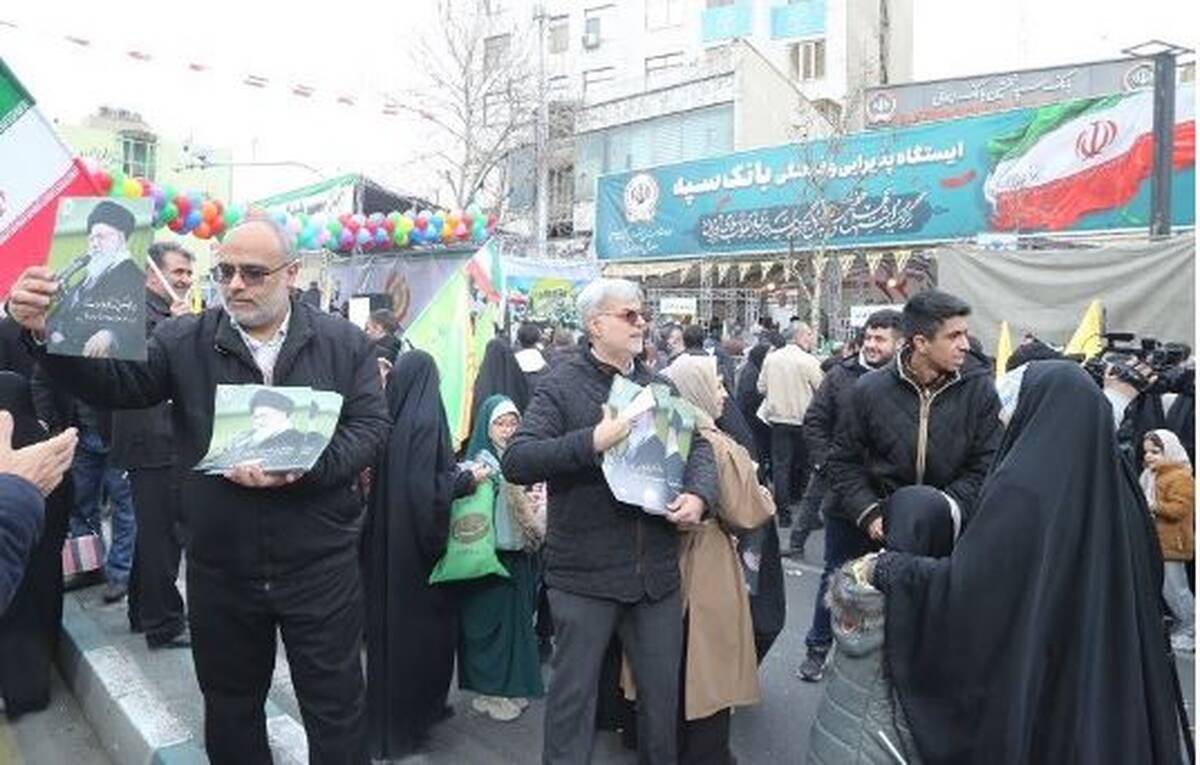 برپایی ایستگاه فرهنگی بانک سپه در مسیر راهپیمایی یوم الله ۲۲ بهمن