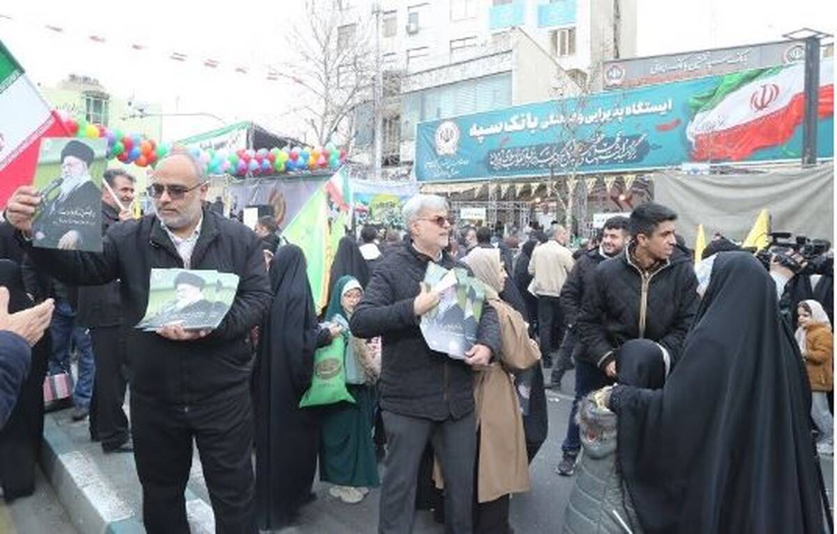 برپایی ایستگاه فرهنگی بانک سپه در مسیر راهپیمایی یوم الله ۲۲ بهمن
