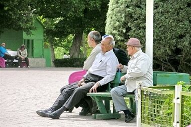  سبدهای همیشه خالی/ «نان» یک‌دهمِ حقوقِ بازنشستگان را می‌بلعد!