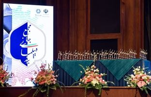 تندیس « سفیر اقتصاد » مجمع جهانی دیپلماسی برند به بانک پاسارگاد اهدا شد