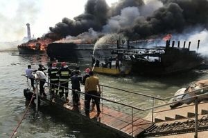 آتش‌سوزی گسترده چندین شناور در پارسیان