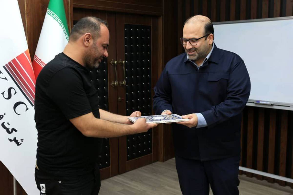  تقدیر کارکنان رسمی از مدیرعامل شرکت فولاد خوزستان