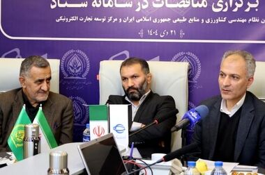 گفت‌وگوی میدانی مدیرعامل منطقه آزاد انزلی با تولیدکنندگان و سرمایه‌گذاران