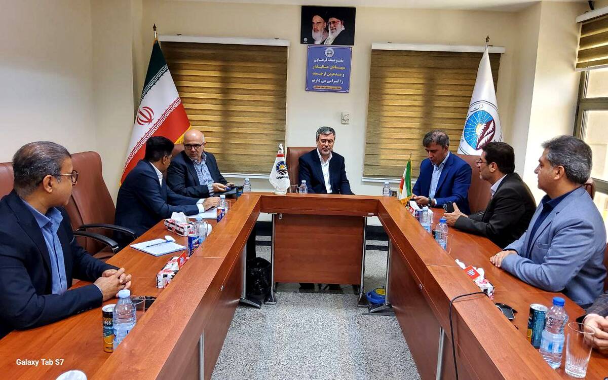 بیمه ایران ایستاده در کنار ملت ایران