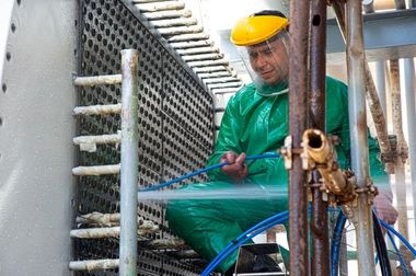 حضور فجر انرژی با پروژه‌های کلیدی و بومی‌سازی‌های راهبردی در پتروفن ۱۴۰۴