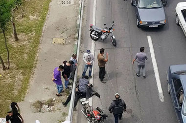 یک میلیون و ششصد هزار فقره اعمال قانون برای موتور سیکلت سوارها در تهران فقط به خاطر عدم استفاده از کلاه ایمنی / ۸۰۸ هزار جریمه برای استفاده از تلفن همراه حین رانندگی /۶۲۰ هزار اعمال قانون برای عدم استفاده از کمربند ایمنی در سال ۱۴۰۴