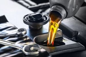 روایت فروشندگان از جهش قیمت روغن موتور در بازار/ سرویس خودرو میلیونی شد!